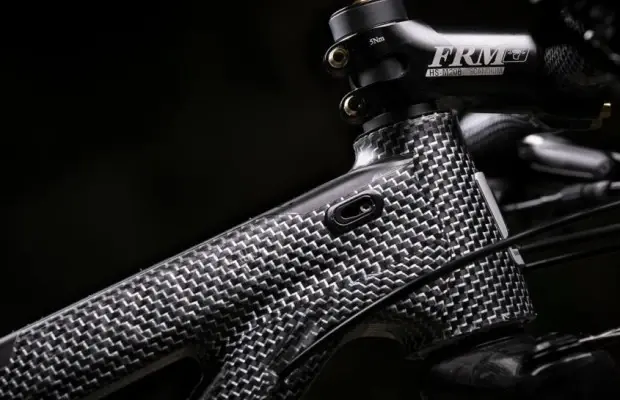 Corte de fibra de carbono para bicicletas